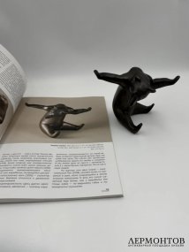 Скульптура «Медведь-акробат». Бронза, скульптор Я. Я. Нейман, Россия