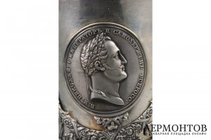 Кружка украшеная монетами. Россия, 1840 г, мастер HJ. Серебро 84 пробы.