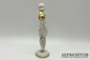 Статуэтка Девушка с мячом, ар-деко. Фарфор. Германия, Хутченройтер, 1955-68