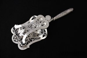 Сервировочная лопатка с прихватом. Серебро 950 пробы. Франция, нач. XX в.
