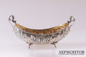 Вазочка с флоральным узором. Серебро 800 пробы. Конец XIX в. Италия
