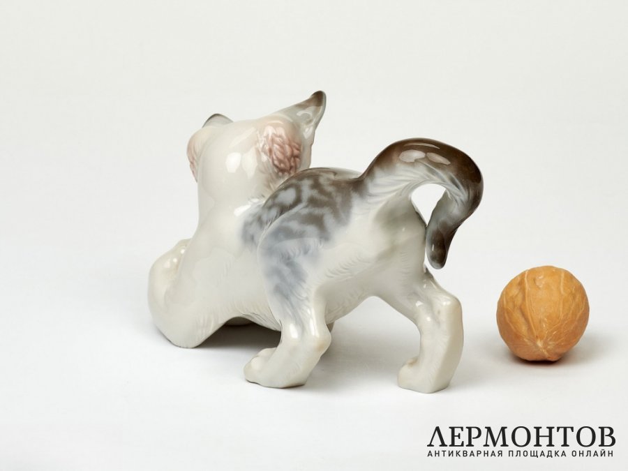 Статуэтка «Котёнок с мячом». Фарфор, Eschenbach, Германия, 1947–1953 годы