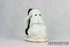 Статуэтка. Пьеро с гитарой. Галлуба и Хоффман. Фарфор. Германия. Нач. XX в.
