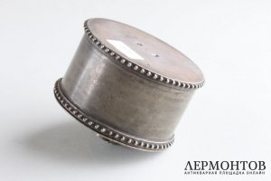 Шкатулочка цилиндрической формы. Серебро 84 пробы. Россия, конец 18 века.