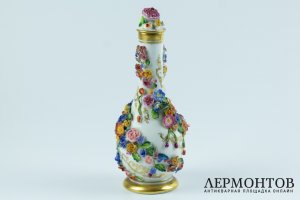 Графин с цветочным декором. Россия, Попов, 19 в., фарфор, роспись, золочение.