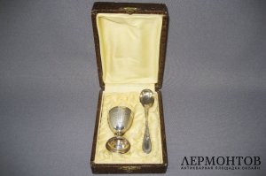 Подарочный набор под яйцо. Серебро 950 пробы. Франция, XIX век.