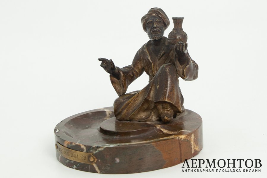 Статуэтка Араб Продавец масла. Франция, 1930-е гг. Шпиатр. Мрамор.