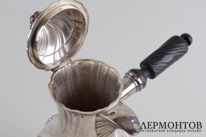 Кофейник Leon Lapar в стиле рококо. Серебро 950 пробы. Франция, XIX в.
