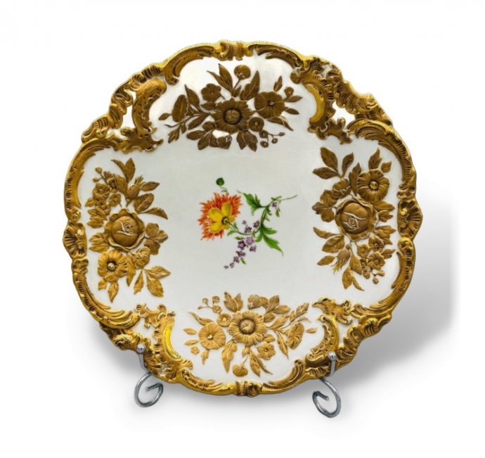 Настенное блюдо с цветами. Фарфор, лепка, роспись, Meissen, Германия, 1-я половина 20 века