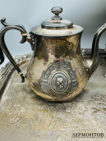 Чайный набор на подносе: бульотка, чайник, кофейник, сахарница, молочник. Металл, Reed & Barton, США, конец 19 века