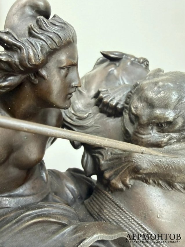 Скульптура «Сражающаяся амазонка». Шпиатр, по модели А. Кисса, H. Gladenbeck, Германия, конец 19 — начало 20 века