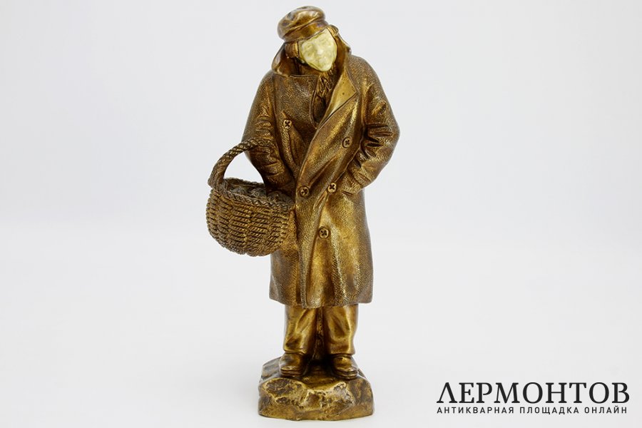 Скульптура Мужчина с корзиной яблок. Бронза, кость. Франция, Secarel, 1920-30е гг.
