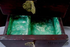 Шкатулка для украшений. Дерево, белый нефрит. Китай, рубеж XIX-ХХ веков.