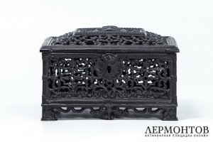 Шкатулка ажурная с маскароном. Российская Империя, Касли, М.Тепляков, 1914 г. Чугун.