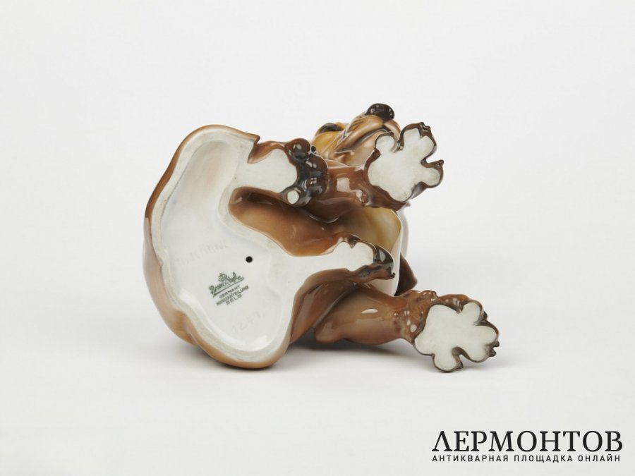Статуэтка «Молодая такса». Фарфор, Rosenthal, Германия, 1938 год