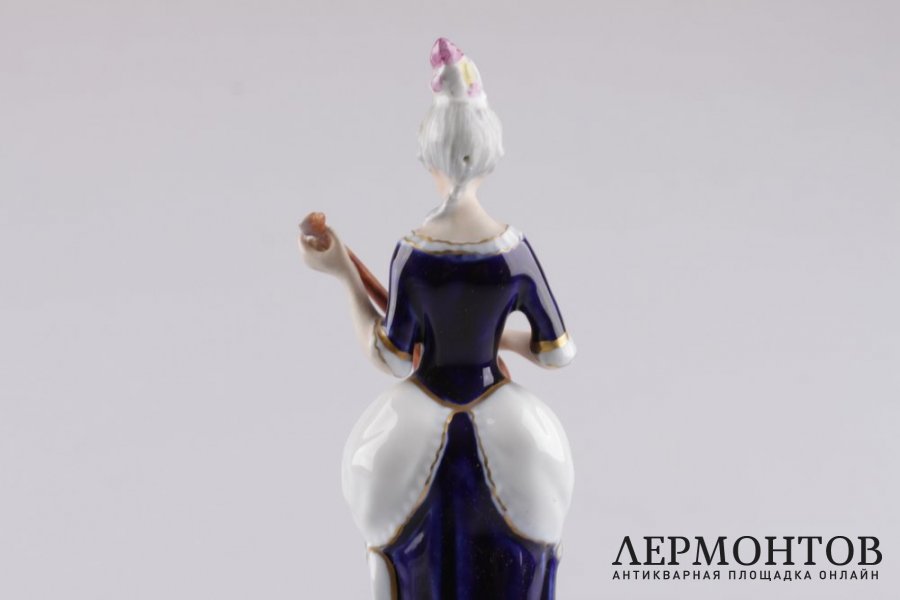 Статуэтка. Дама с лютней. Фарфор, роспись. Royal Dux Bohemia, XX век.