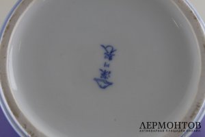 Ваза с изображением ландышей. Фарфор, роспись. Япония, ХХ век.