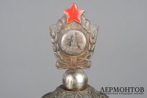 Кубок с изображением Спасской башни Кремля. СССР, Палех, 1950-ые  гг. Сталь, латунь, эмаль. 