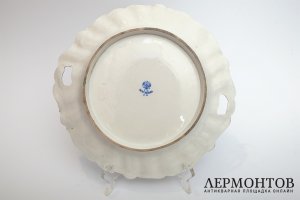 Тарелка с изображением морских чаек. Фарфор. Россия, завод Кузнецова.