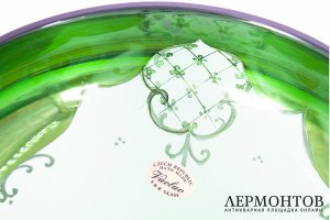 Парные вазы для фруктов. Богемия, 2 половина 20 в. Зеленое стекло, лепной декор.