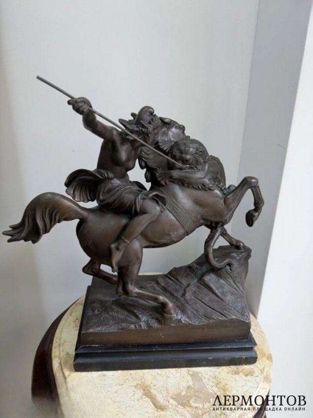 Скульптура «Сражающаяся амазонка». Шпиатр, по модели А. Кисса, H. Gladenbeck, Германия, конец 19 — начало 20 века
