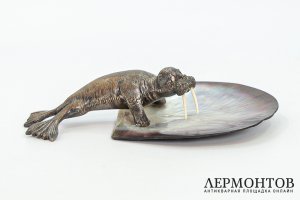 Визитница Морж на льдине. Западная Европа, 2 пол. 20 в. Бронза. Раковина.