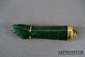 Подвеска ФИГА.  Нефрит, золото 585 пробы. Франция, ХХ век. 