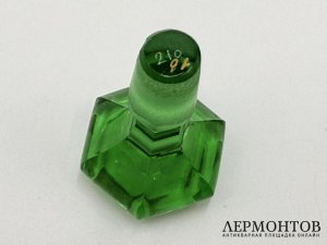 Флакон для духов. Богемия, 19 век. Урановое стекло, роспись золотом.