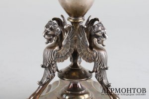 Парные вазы-фруктовницы на ножках в виде грифонов. Серебро 800 пробы. Австрия.