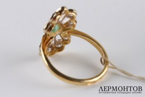 Перстень с изумрудом и бриллиантами. Золото 750. CCCР, 1970е