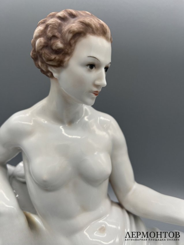 Скульптура «Обнажённая девушка с корзиной фруктов». Фарфор, роспись, Rosenthal, скульптор Hugo Meisel, Германия, 1930–1940 годы