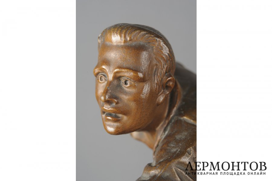 Скульптура Футболист - нападающий. Франция, Париж, 1930-е гг. Шпиатр.