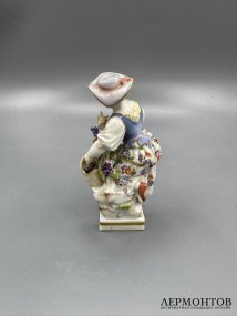 Статуэтка «Девушка собирает виноград». Фарфор, роспись, Meissen, Германия, начало 20 века