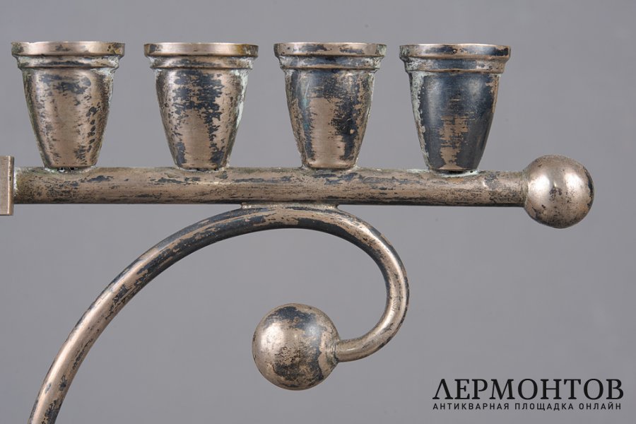 Ханукия ханукальная менора. Австрия, Вена, 1 пол. 20 в. Серебро 800 пробы.