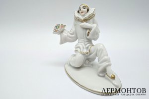 Статуэтка Пьеро с букетом цветов, в стиле ар-деко. Германия, Rosenthal, 1926 год.
