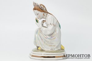 Статуэтка Малахитовая шкатулка. СССР, Дулевский фарфоровый завод, 1960 г. Фарфор.