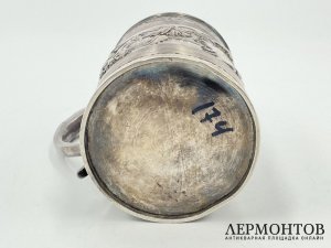 Кружка с растительным орнаментом. Англия, Лондон, 1799 год. Серебро 925, выколотка.