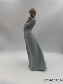 Статуэтка «Настоящая любовь» (A Mother's Embrace). Фарфор, Lladro, скульптор Marco Antonio Noguerón, Испания
