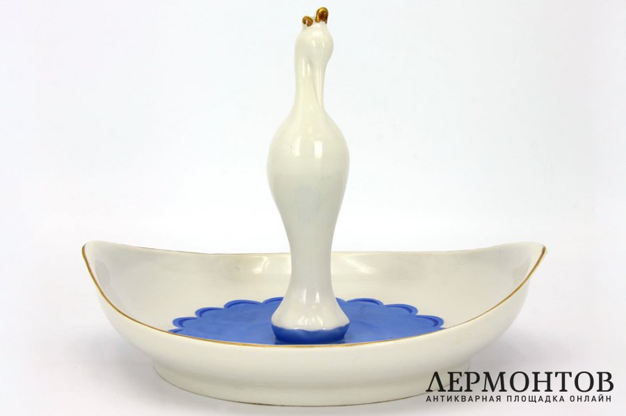Блюдо с вазой-цаплей. Авторский фарфор. СССР, Дулево, Воскресенская, 1957 год.