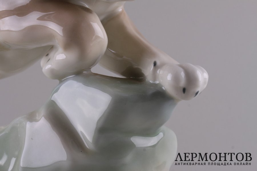 Статуэтка Лев. Фарфор, роспись. Чехия, Amphora. Нач. 20 в.