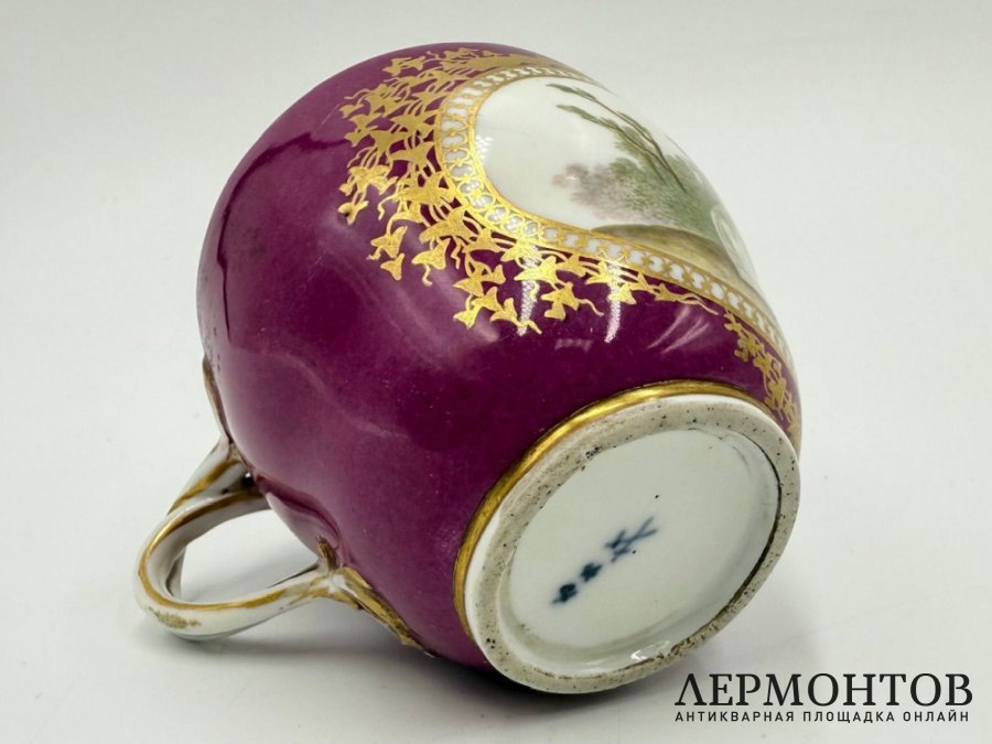 Чашка с галантной сценой. Meissen, 18 век. Фарфор, роспись.