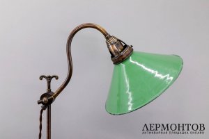 Настольная лампа, зеленый абажур. Латунь. Россия, 1900-1910е гг.