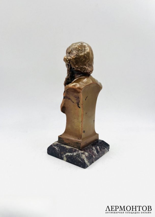 Бюст Л. Н. Толстого. Омеднённый сплав, камень, Россия, 1911–1915 годы