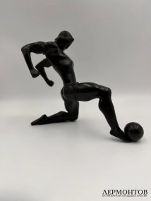 Скульптура «Футболист», 17 см. Бронза, скульптор Я. Я. Нейман, Россия