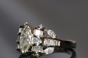 Кольцо  с бриллиантами 2,13 k.  Золото 750 пробы.