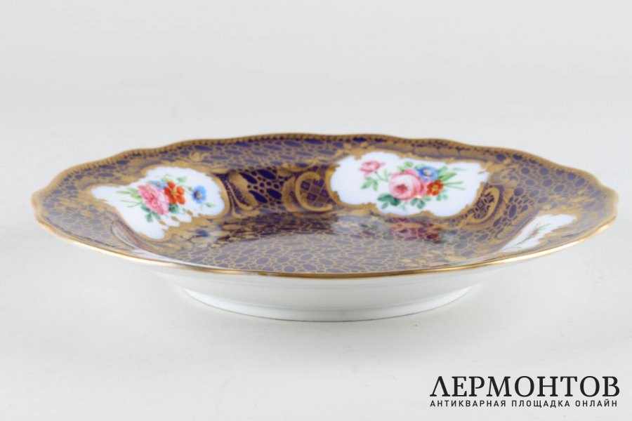 Тарелка обеденная из Кобальтового сервиза. ИФЗ, 1855-1881 годы.