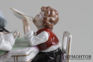 Статуэтка. В гостях у бабушки. Фарфор. SCHEIBE - ALSBACH, Германия. XX век.