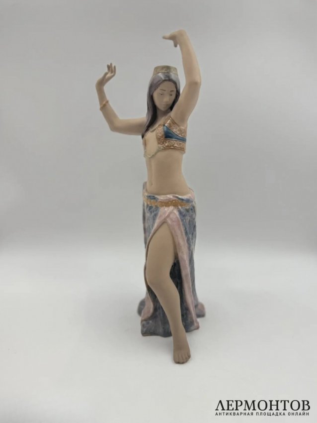 Статуэтка «Ритм Востока I». Фарфор грес, Lladro, скульптор Alfredo Llorens, Испания, 2005–2008 годы