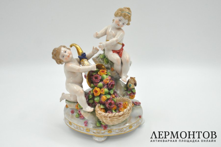 Статуэтка Ангелы, путти с рогом изобилия. Фарфор, роспись. Германия, 1930-1950е гг.