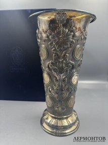 Ваза-кубок с монетами Николая II, выпуск 23 из 100. Серебро 925, Faberge, наши дни